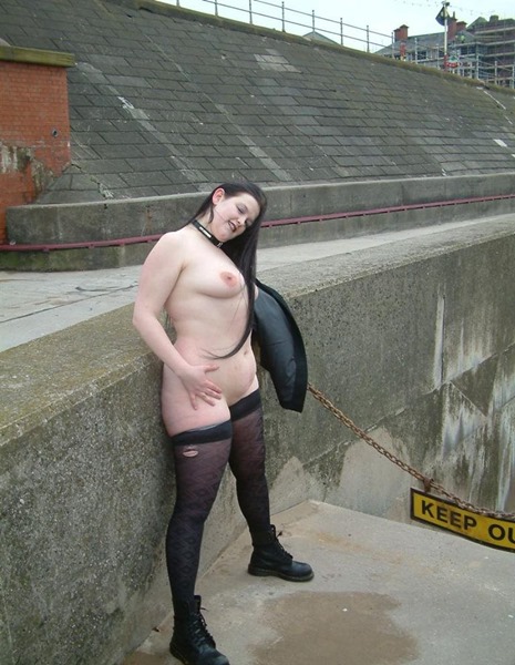 uk-flashers-chubby-babe-naked-on-the-street