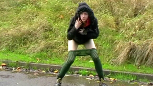 Amateur Caught Peeing Outdoors