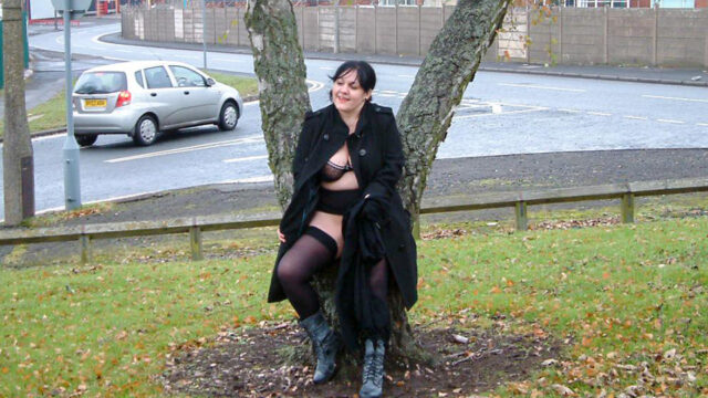 Amateur Cougar Flashing